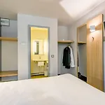 Nantes Reze St Sebastien מלון 2*