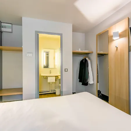 Nantes Reze St Sebastien Szálloda 2*